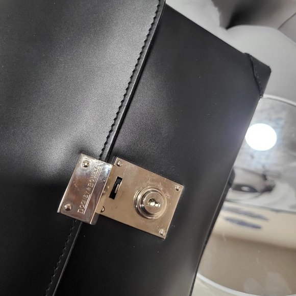 Dooney and bourke  clutch - Picture 2 of 14